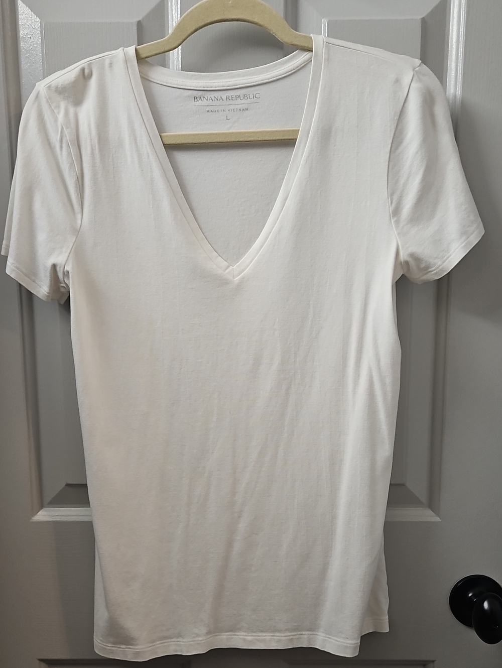 Banana Republic Women's White V-Neck Short Sleeve Tee